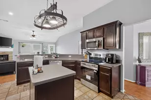 1012 Hidden View Ct, Burleson, TX 76028 - Photo 15