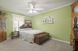 906 Clearview St, Krum, TX 76249 - Photo 15