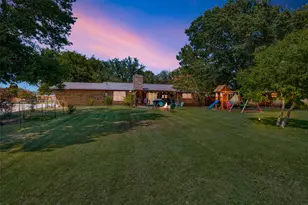 906 Clearview St, Krum, TX 76249 - Photo 23