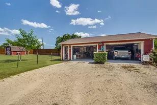 906 Clearview St, Krum, TX 76249 - Photo 21
