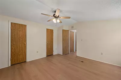 1027 Glen Brook Drive, Pecan Hill, TX 75165 - Photo 13