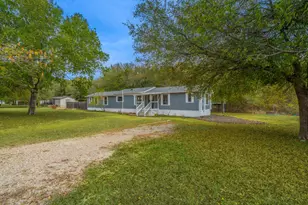 1027 Glenbrook Dr, Pecan Hill, TX 75165 - Photo 1