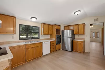 1027 Glen Brook Drive, Pecan Hill, TX 75165 - Photo 11