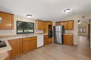 1027 Glenbrook Dr, Pecan Hill, TX 75165 - Photo 11