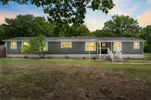 1027 Glenbrook Dr, Pecan Hill, TX 75165 - Photo 1