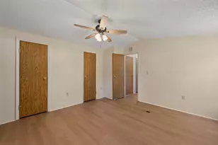 1027 Glenbrook Dr, Pecan Hill, TX 75165 - Photo 13
