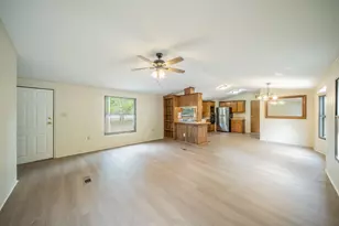 1027 Glenbrook Dr, Pecan Hill, TX 75165 - Photo 5