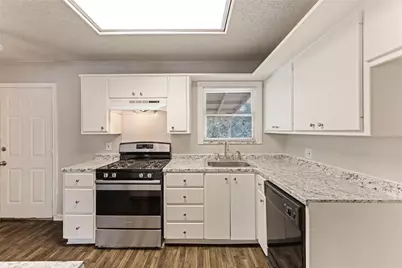 4713 Laverda Drive, Haltom City, TX 76117 - Photo 11