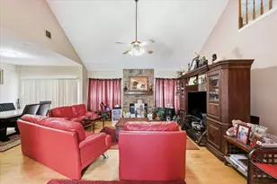 2020 E Branch Hollow Dr, Carrollton, TX 75007 - Photo 3