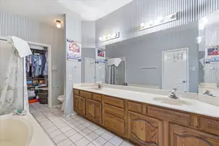 2020 E Branch Hollow Dr, Carrollton, TX 75007 - Photo 13