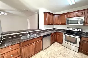 2324 Bloomfield Dr, Arlington, TX 76012 - Photo 3