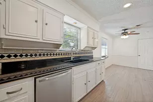 221 Linda Ln, Irving, TX 75062 - Photo 11