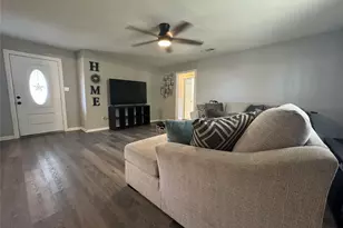105 S Lakeview Dr, Lacy Lakeview, TX 76705 - Photo 3