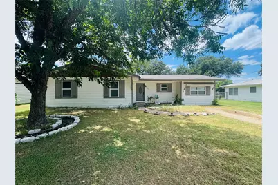 105 S Lakeview Drive, Lacy Lakeview, TX 76705 - Photo 1