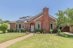 300 Sundance Cir, Irving, TX 75063 - Photo 1