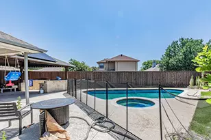 300 Sundance Cir, Irving, TX 75063 - Photo 37
