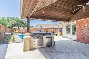 300 Sundance Cir, Irving, TX 75063 - Photo 33