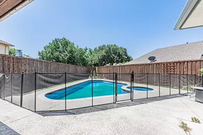 300 Sundance Circle, Irving, TX 75063 - Photo 35