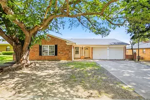 2108 Guinevere St, Arlington, TX 76014 - Photo 3