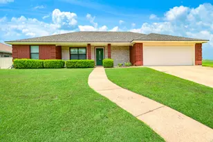 140 SE 49th St, Paris, TX 75462 - Photo 1