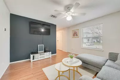 301 Ensenada Plaza, Dallas, TX 75211 - Photo 5