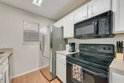 301 Ensenada Plaza, Dallas, TX 75211 - Photo 13