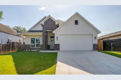 2613 Chestnut Avenue, Fort Worth, TX 76164 - Photo 1