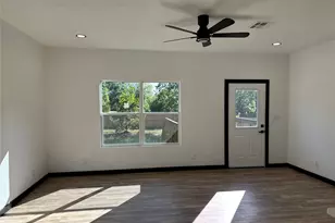 105 Pullen St, McGregor, TX 76657 - Photo 11