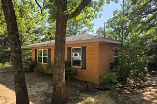903 Country Club Rd, Bowie, TX 76230 - Photo 3