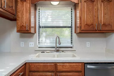 911 Gwinnett Circle, Arlington, TX 76017 - Photo 13