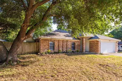 911 Gwinnett Circle, Arlington, TX 76017 - Photo 3