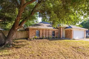 911 Gwinnett Cir, Arlington, TX 76017 - Photo 3