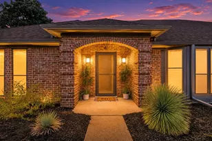 121 Crestview St, Chandler, TX 75758 - Photo 1