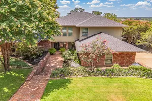 1406 Riverview Dr, Arlington, TX 76012 - Photo 5
