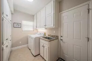 1406 Riverview Dr, Arlington, TX 76012 - Photo 13