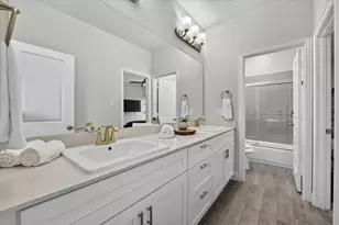 12728 Royal Oaks Ln, Farmers Branch, TX 75234 - Photo 29