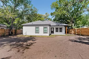 724 N Clements St, Gainesville, TX 76240 - Photo 37