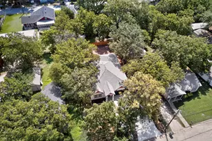 724 N Clements St, Gainesville, TX 76240 - Photo 35