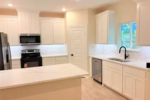 724 N Clements St, Gainesville, TX 76240 - Photo 9