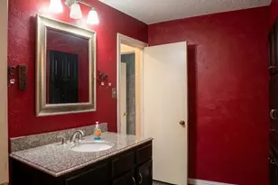 2405 Country Valley Rd, Garland, TX 75041 - Photo 15