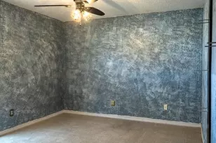 2405 Country Valley Rd, Garland, TX 75041 - Photo 21