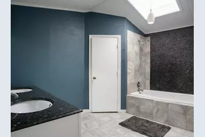 2405 Country Valley Road, Garland, TX 75041 - Photo 25