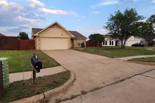 200 Seagull Ct, Irving, TX 75060 - Photo 3
