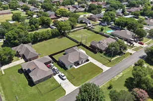 925 Balkan Dr, Lancaster, TX 75134 - Photo 27