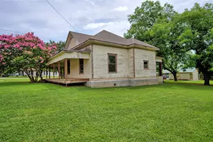 400 S Broad St, Saint Jo, TX 76265 - Photo 3