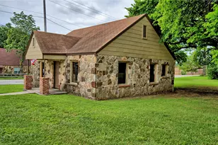 408 S Broad St, Saint Jo, TX 76265 - Photo 3