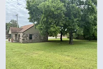 408 S Broad Street, Saint Jo, TX 76265 - Photo 13
