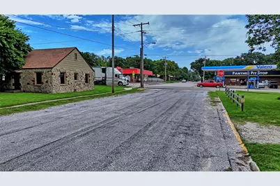 408 S Broad Street, Saint Jo, TX 76265 - Photo 5