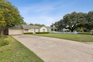 3726 Westcliff Rd S, Fort Worth, TX 76109 - Photo 3