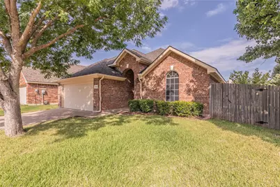 7801 Quiet Waters Drive, Arlington, TX 76016 - Photo 1